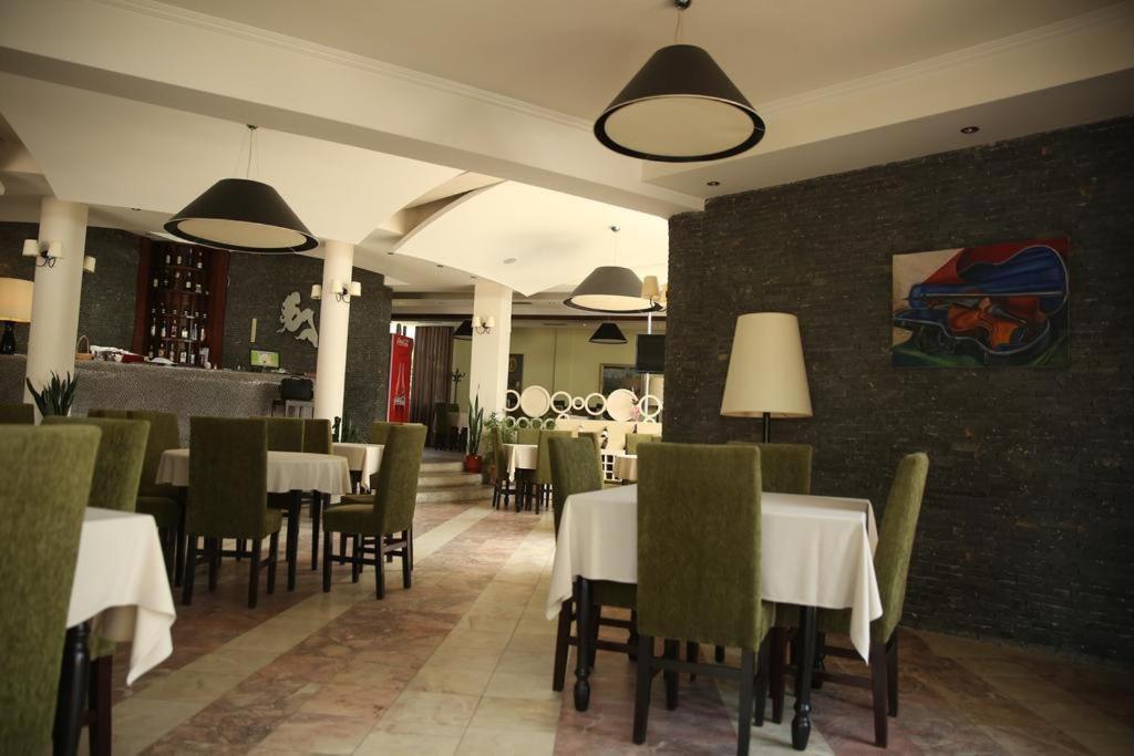 Sirena Hotel Tushemisht Kültér fotó