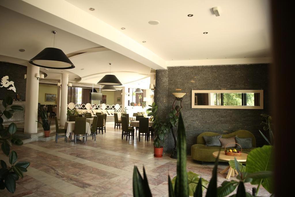 Sirena Hotel Tushemisht Kültér fotó