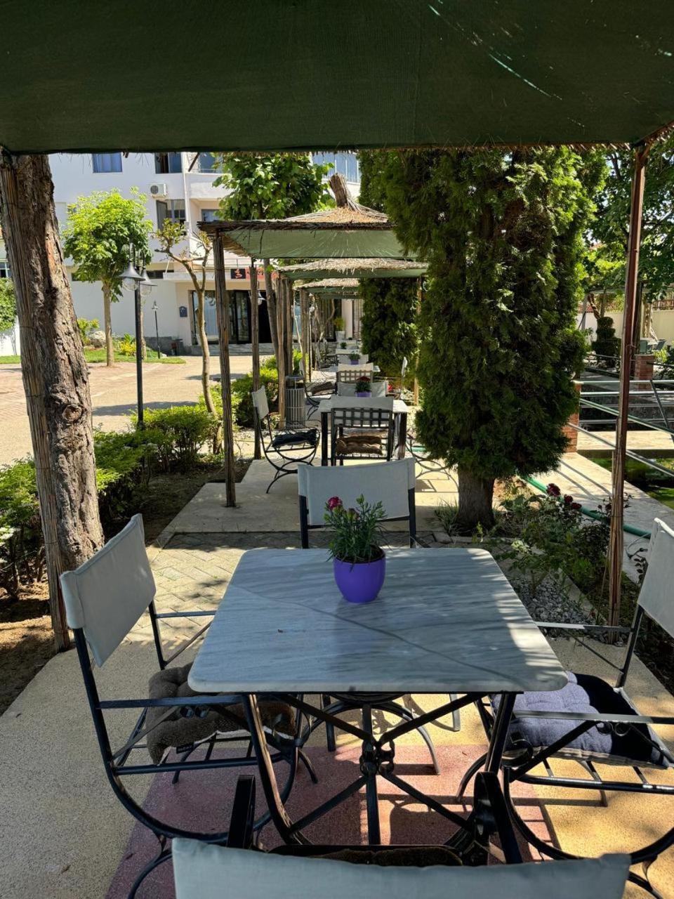 Sirena Hotel Tushemisht Kültér fotó