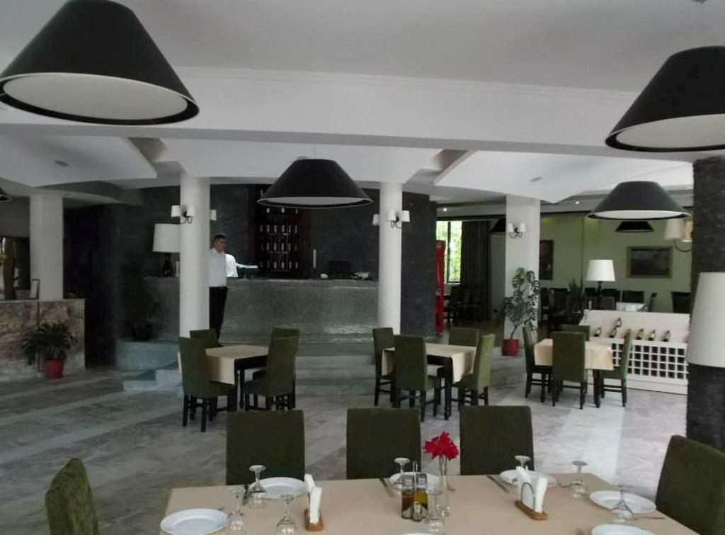 Sirena Hotel Tushemisht Kültér fotó