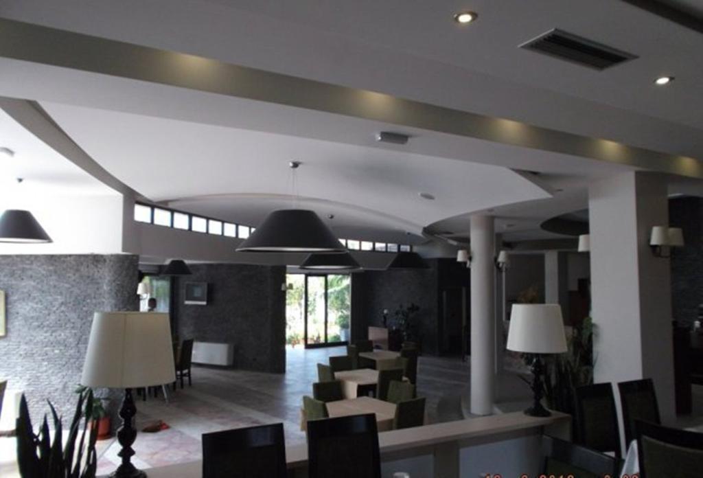 Sirena Hotel Tushemisht Kültér fotó