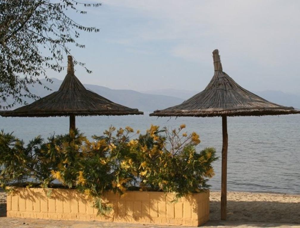 Sirena Hotel Tushemisht Kültér fotó